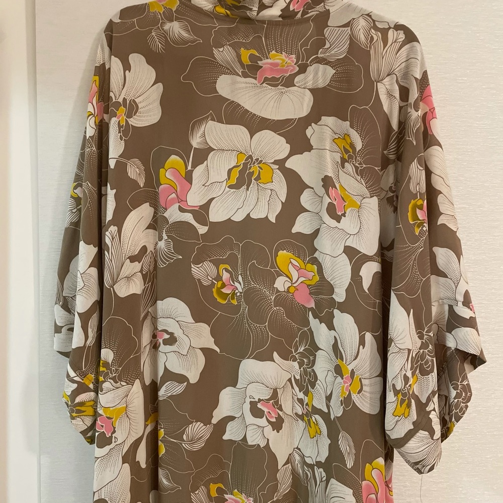 Ava Sky from Fighting Eel Hawaii duster/kimono